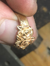 Load image into Gallery viewer, 14kt Gold Rose ring
