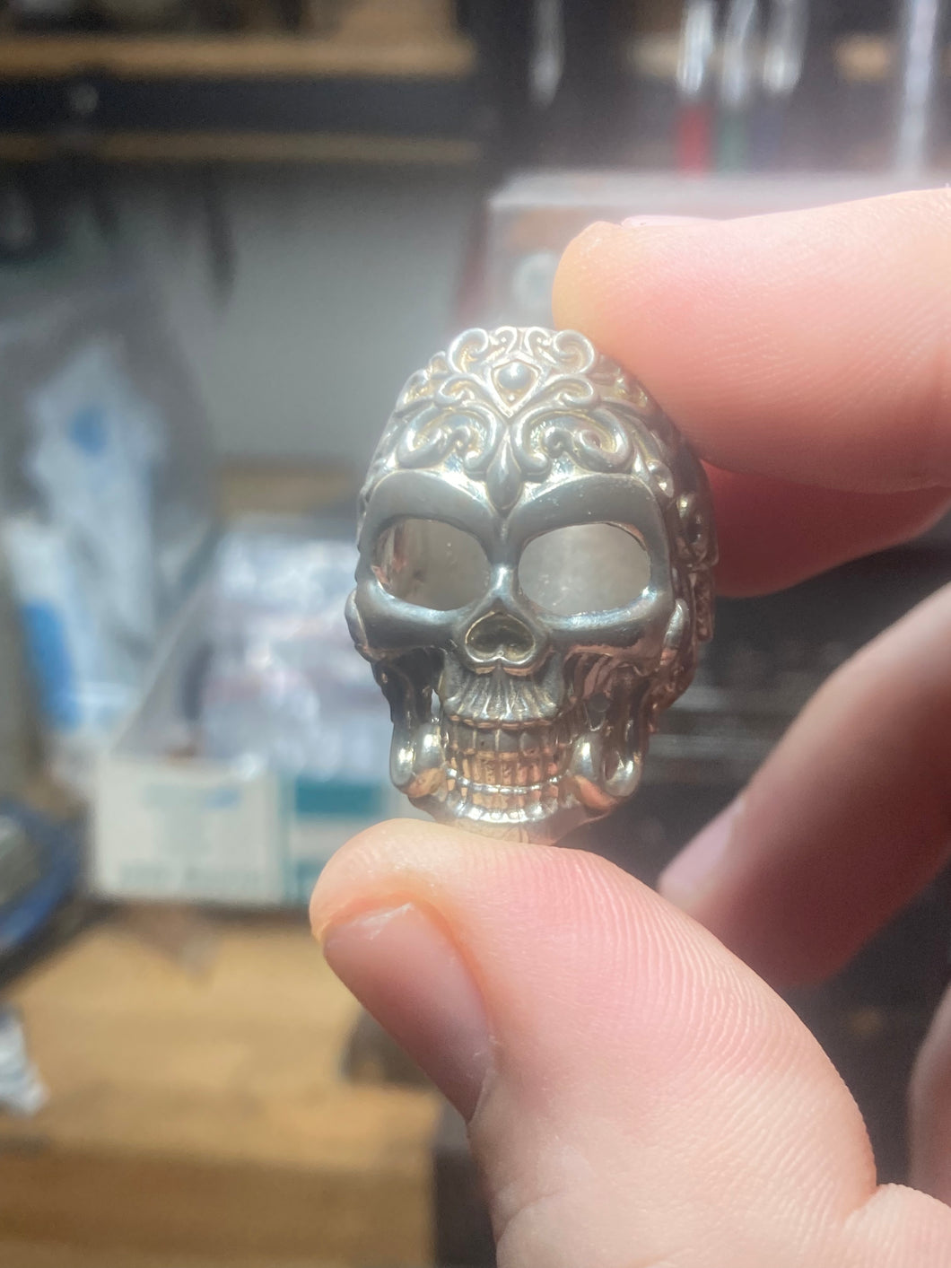 Scroll work skull ring in sterling silver .925